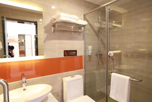 7 Days Premium Beidaihe Geziwo Park — hotel in Qinhuangdao