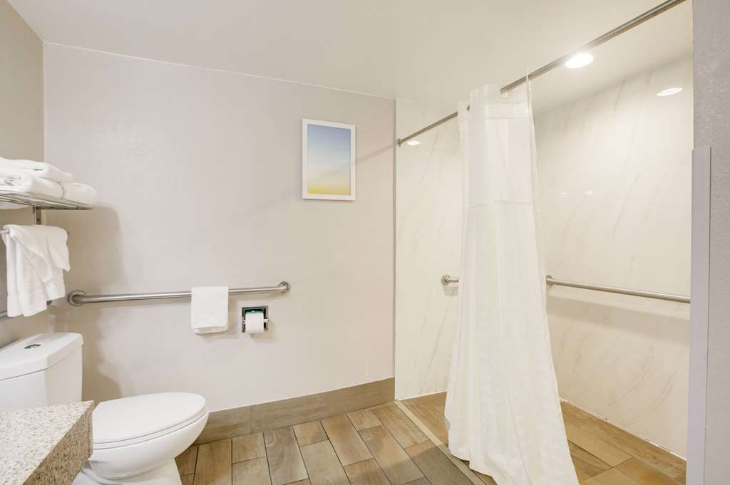 Clarion Pointe Atlanta Airport College Park - photo 16