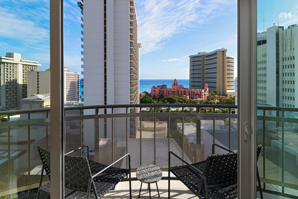 The Laylow Waikiki Autograph Collection - photo 32