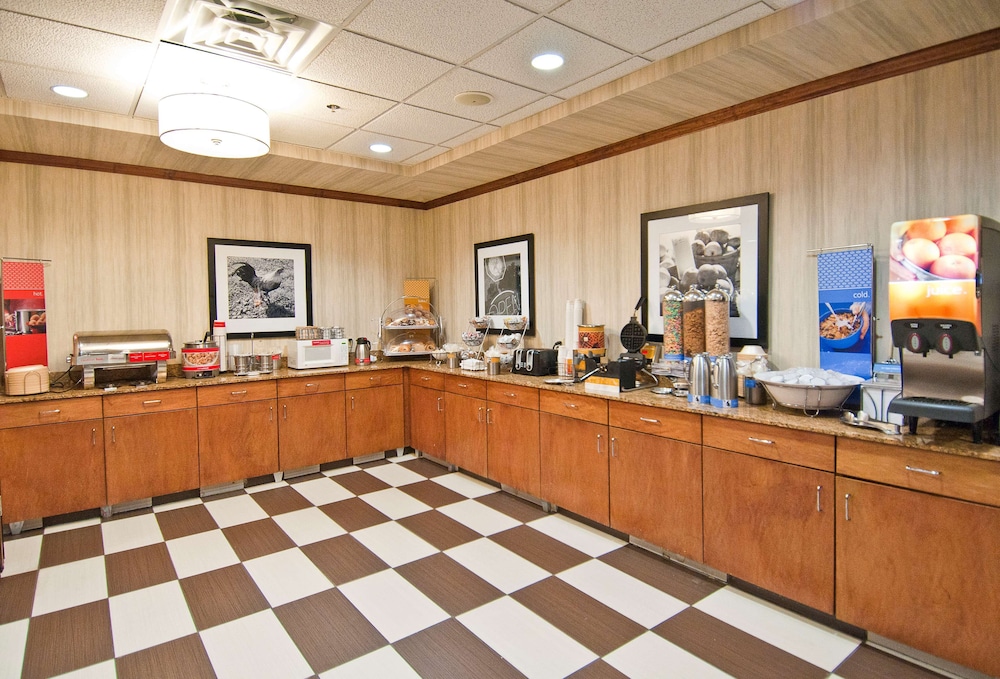 Hampton Inn Canton - photo 43
