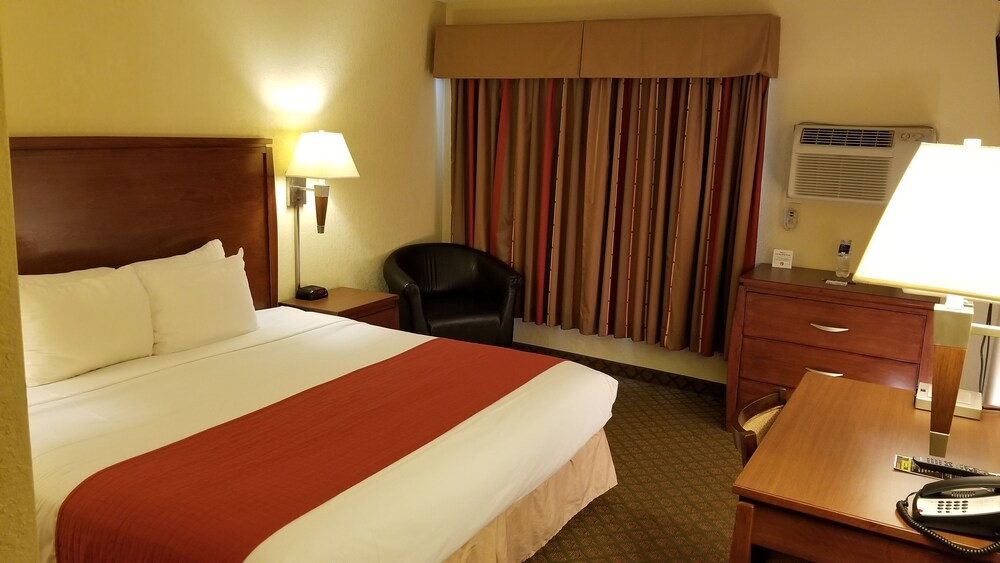 Red River Inn & Suites Fargo - photo 12