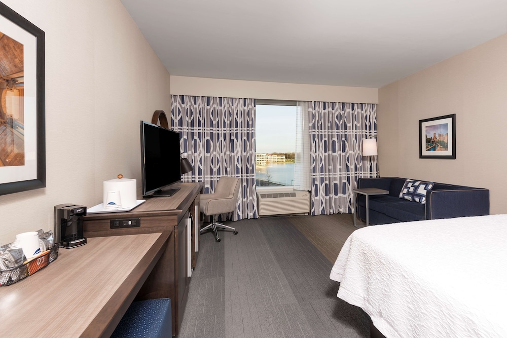 Hampton Inn & Suites Indianapolis Keystone - photo 9