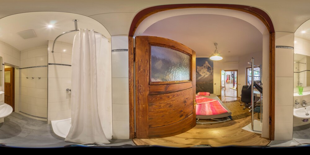 Carli's Base Camp — 4-Star Luxury Hotel in Friedrichshafen, Germany