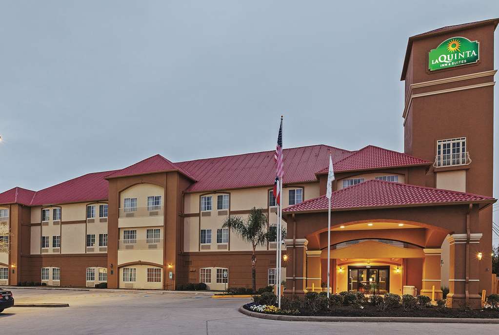 La Quinta Inn & Suites by Wyndham Houston Hobby Airport - photo 3
