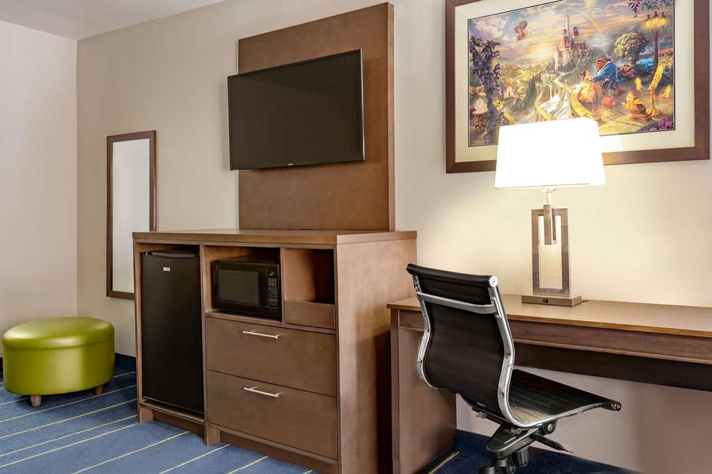 Days Inn & Suites by Wyndham Anaheim At Disneyland Park - photo 17