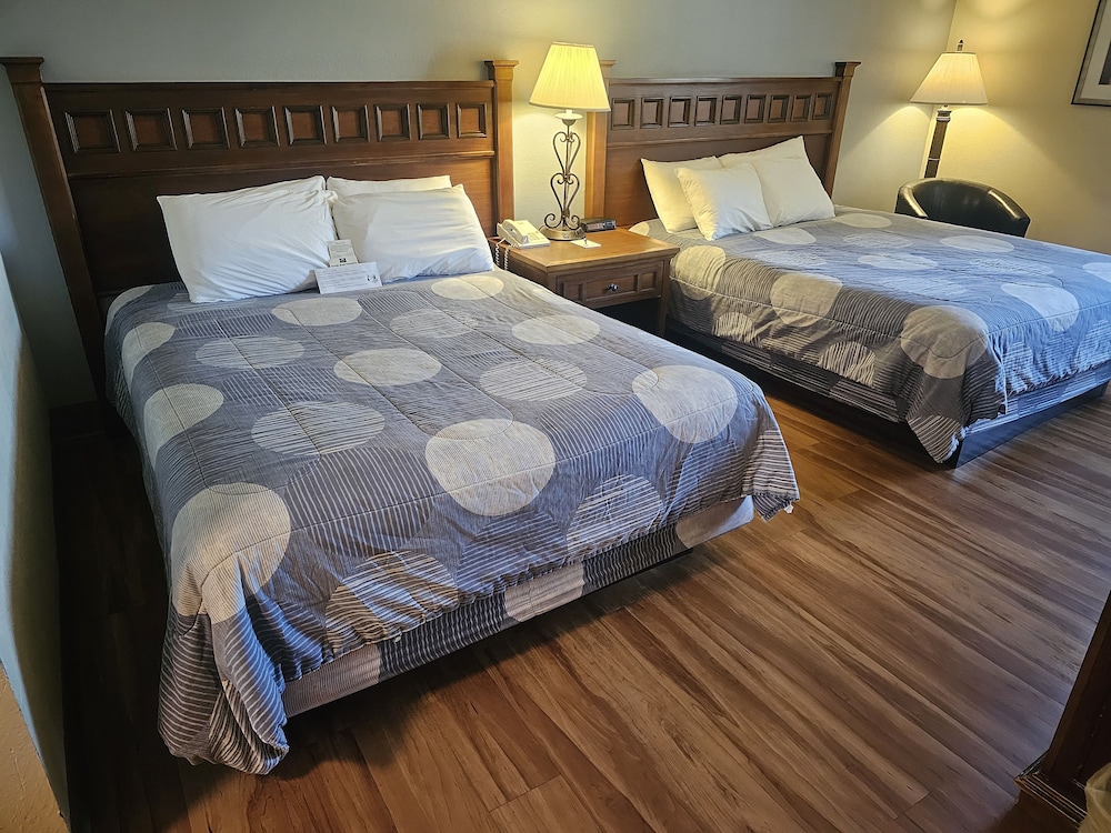 Broadway Inn Conference Center - photo 13