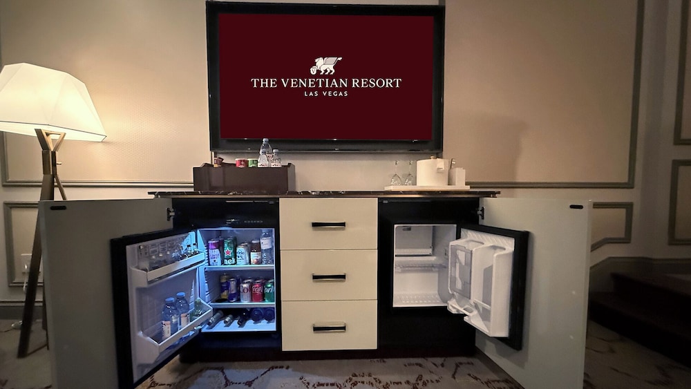The Venetian Prestige Club Lounge - photo 17