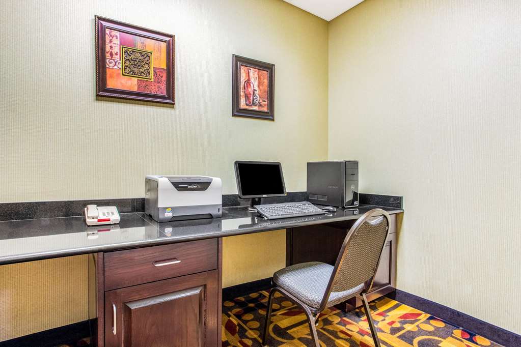 La Quinta Inn & Suites by Wyndham Ennis - photo 30