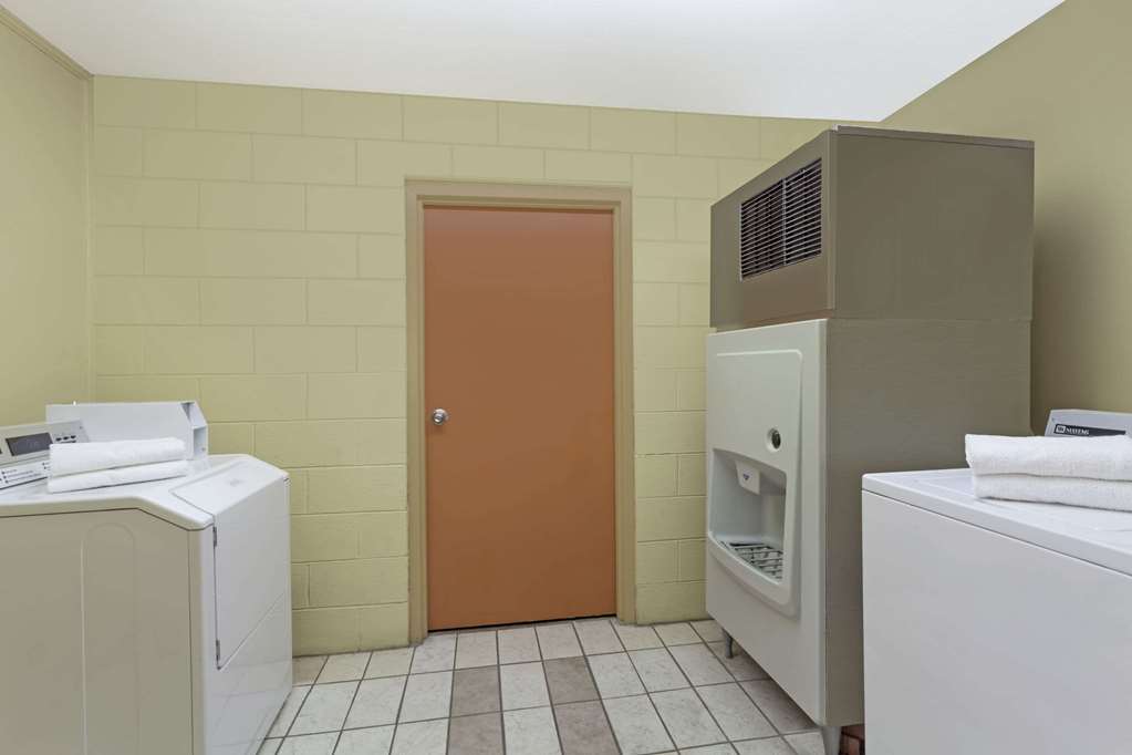 Days Inn by Wyndham Lenoir City - photo 14