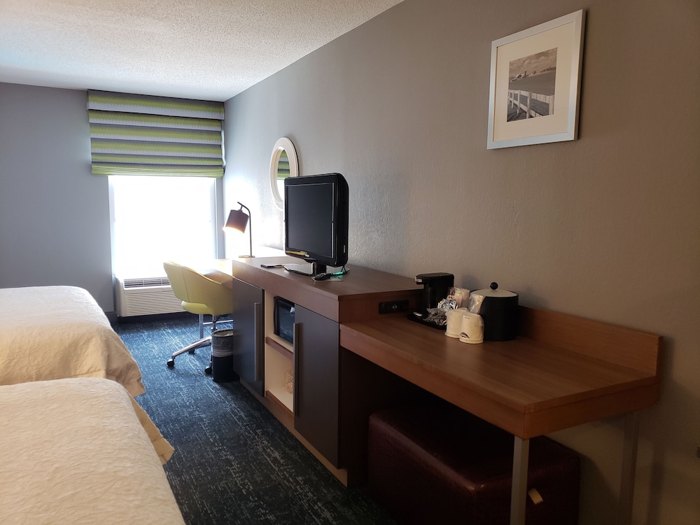 Hampton Inn & Suites Newtown - photo 20