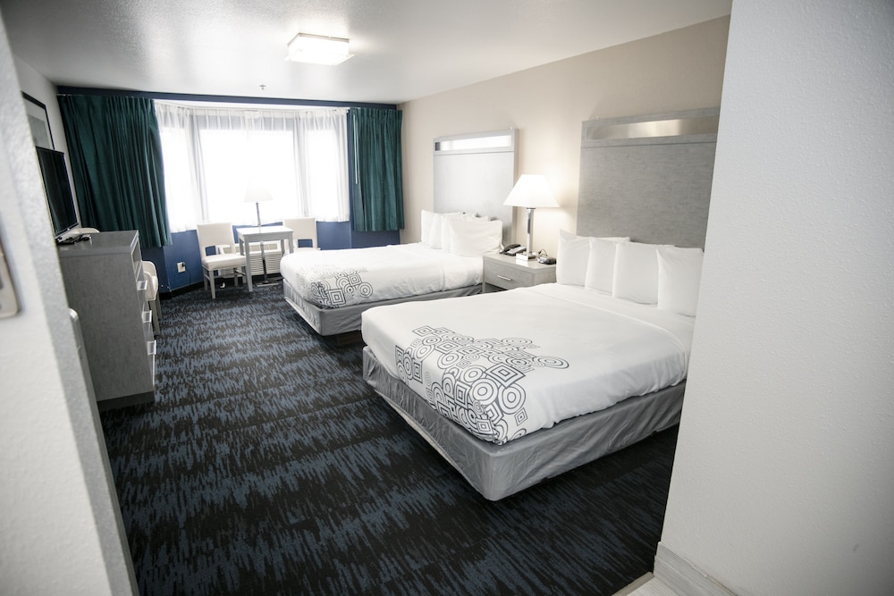 Anchor Beach Inn - photo 16