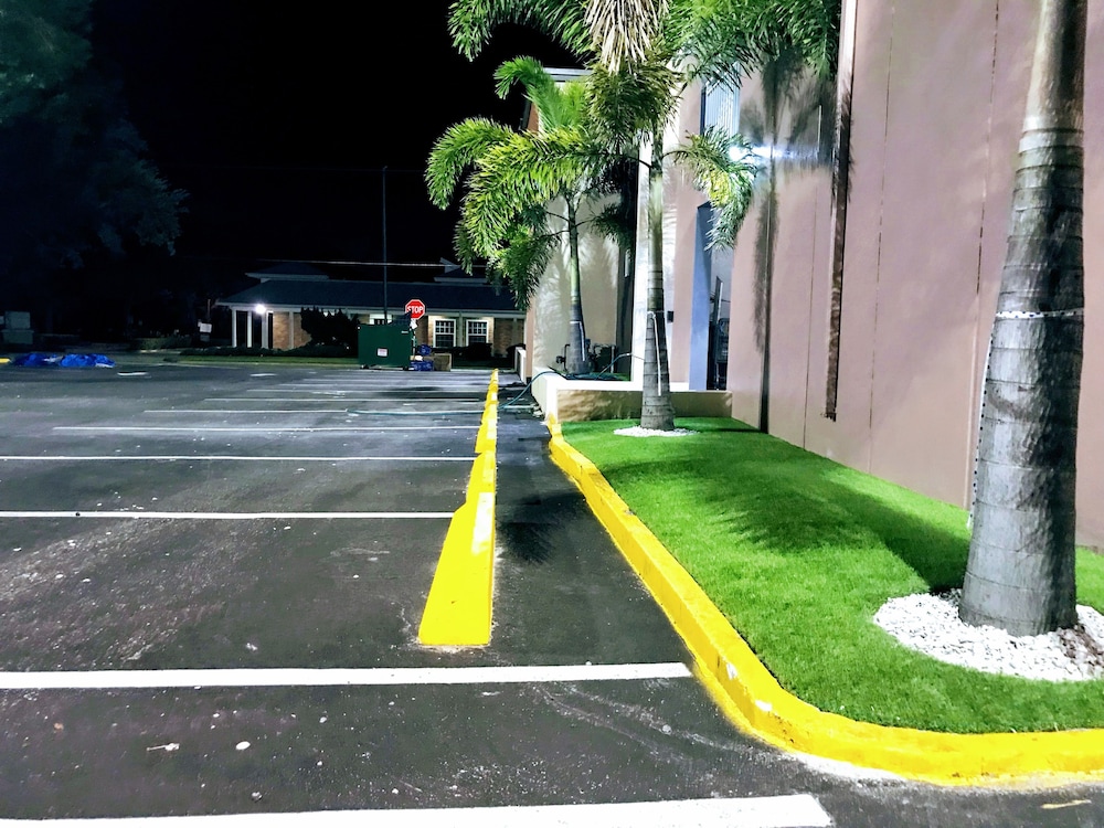 Tropical Inn & Suites - photo 51