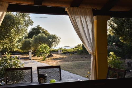 Hundefreundliches Ferienhaus nur 500 Meter zum Strand mit Meerblick und tollem Privatgarten in Rovinj, Croatia