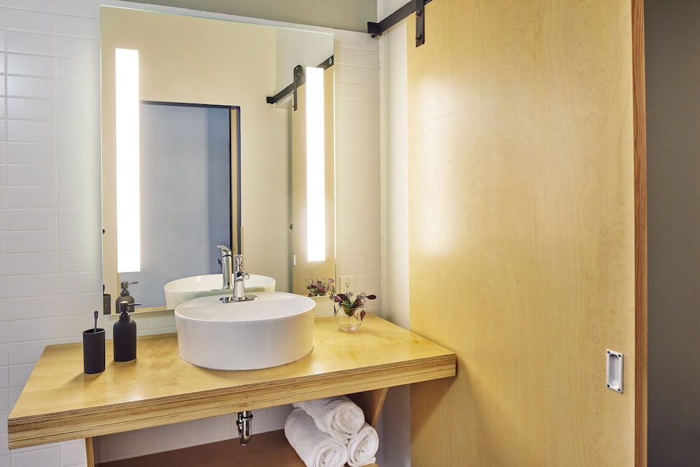 Canvas Hotel Dallas - photo 26