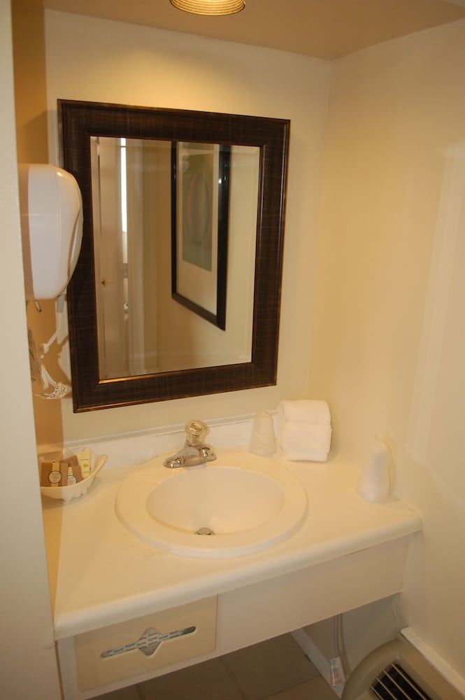The White Sands Oceanfront Resort & Spa - photo 49