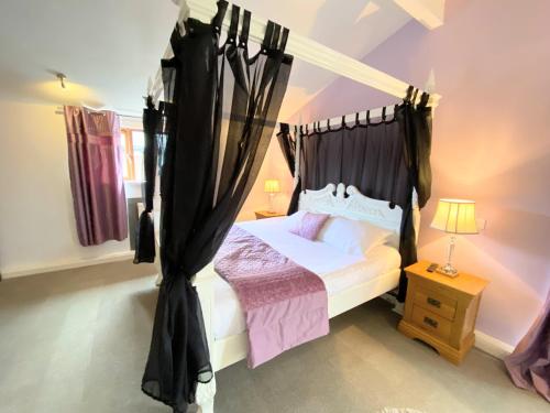 Ochil 10 with Private Hot Tub Fife Loch Leven Lomond Hills — hotel in Kelty