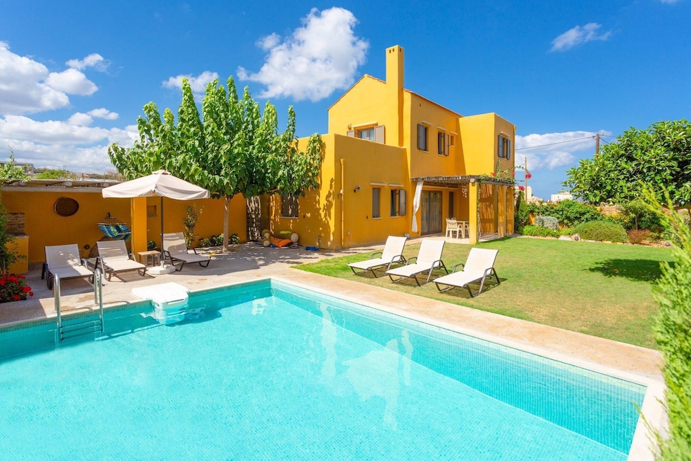 Villa Liakada — 4-Star Luxury Hotel in Irakleion, Greece