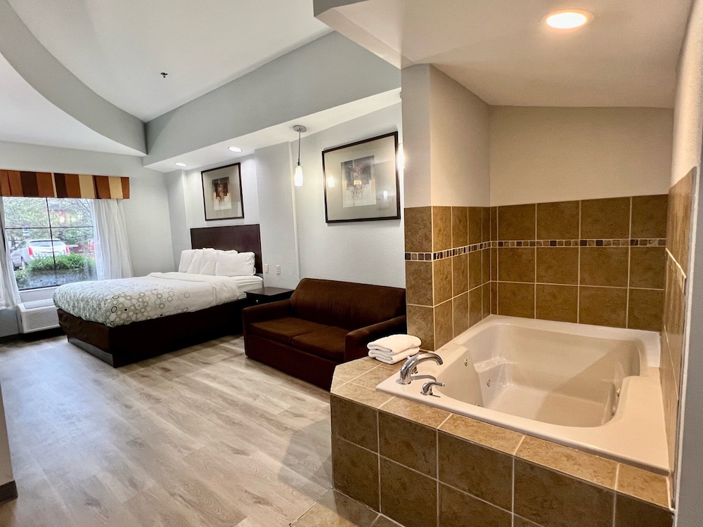 HomeTowne Studios & Suites Washington - photo 28
