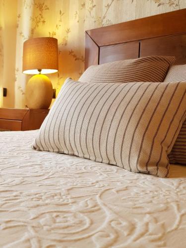 Casa Rural Versos — 4-Star Luxury Hotel in San Martin Del Castanar, Spain