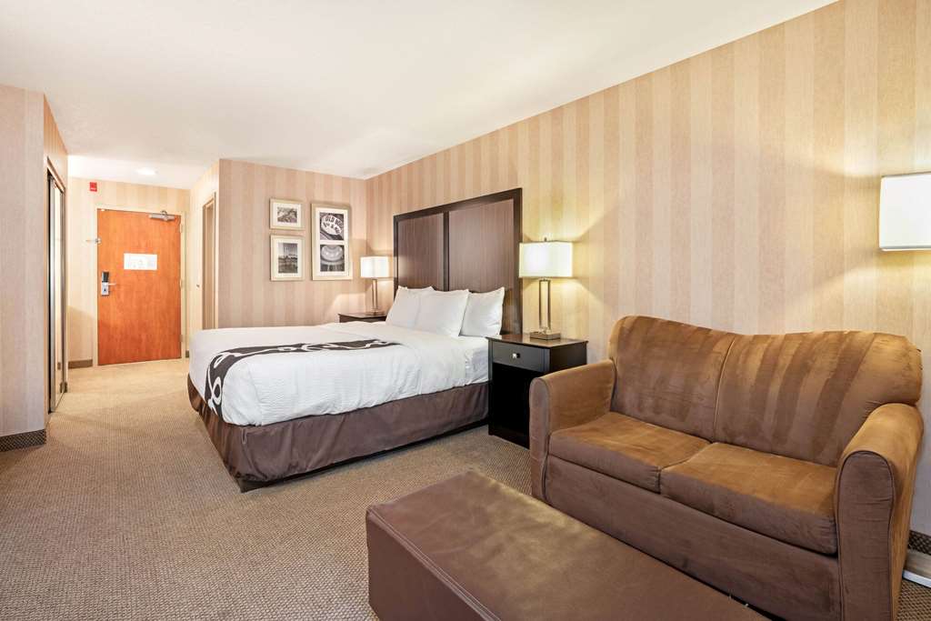 La Quinta Inn & Suites by Wyndham Boise Towne Square - photo 37
