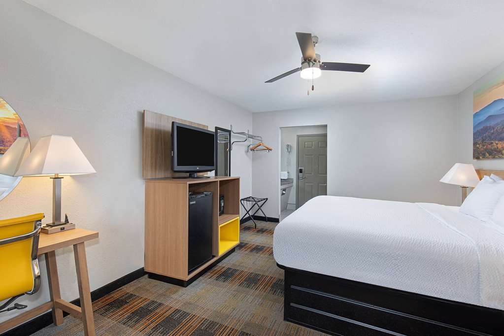 Days Inn by Wyndham Holladay - photo 23