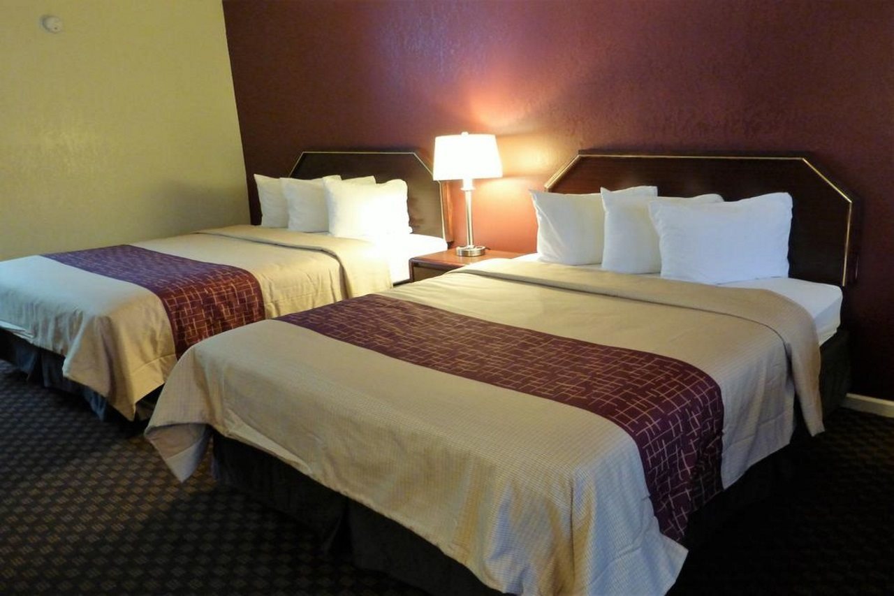 Red Roof Inn & Suites Rome - photo 17