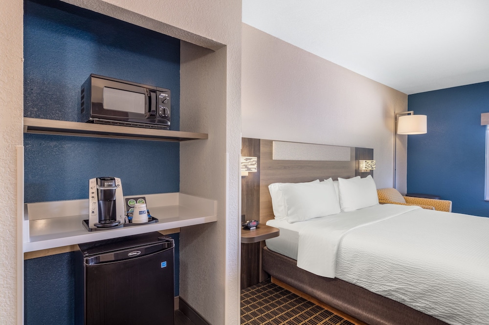Holiday Inn Express Hotel & Suites Pittsburg by IHG - photo 29