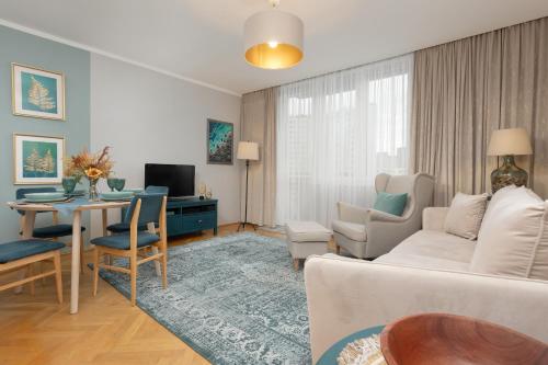 Cozy Two Bedroom Apartment Mokotow by Noclegi Renters — 4-Star Luxury Hotel in Warsaw, Poland