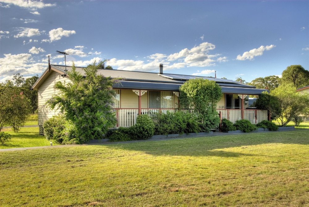 Cottages On Lovedale — hotel in Greta