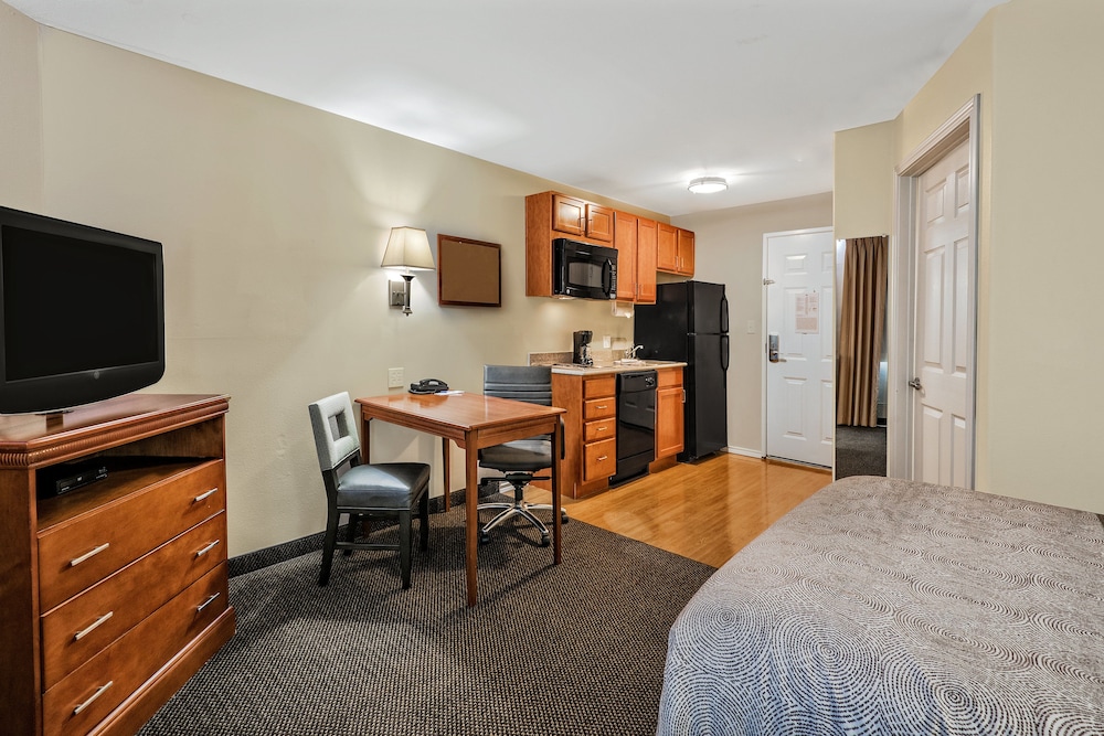 Candlewood Suites Galveston an IHG Hotel - photo 4