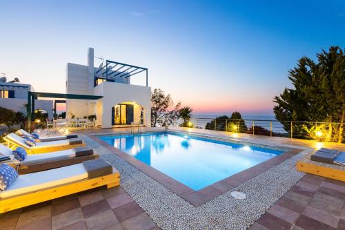 Villa Blanca — 4-Star Luxury Hotel in Souda, Greece