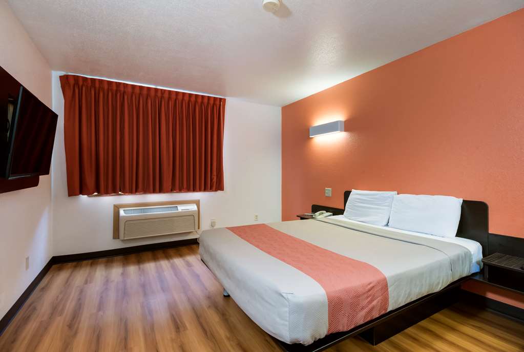 Motel6 Davenport IA - photo 11