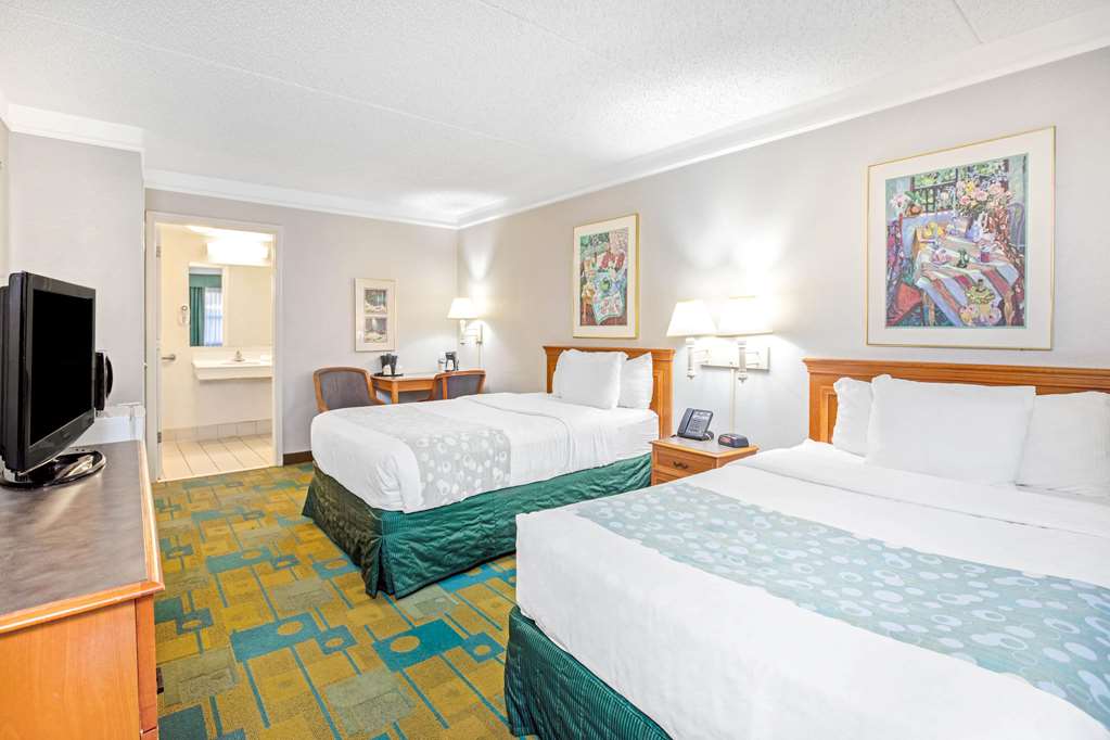 La Quinta Inn by Wyndham El Paso Cielo Vista - photo 17