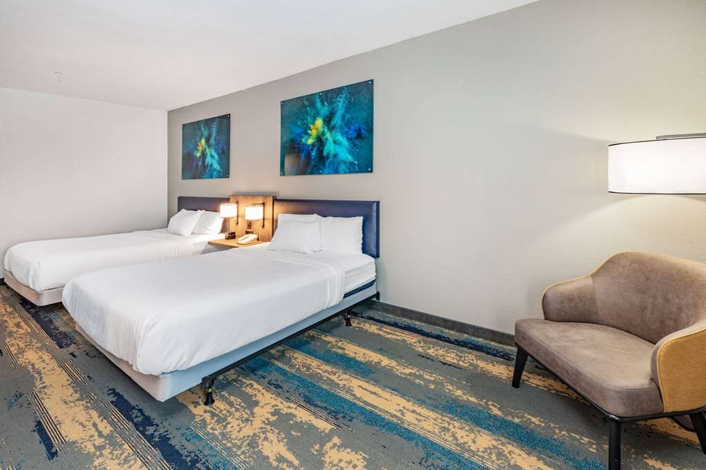 La Quinta Inn & Suites by Wyndham Galveston North at I 45 - photo 16