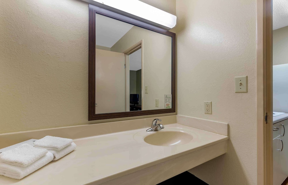 Extended Stay America Suites Greensboro Big Tree Way - photo 34