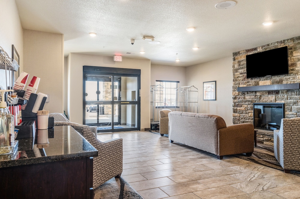 Cobblestone Hotel & Suites Newport - photo 3