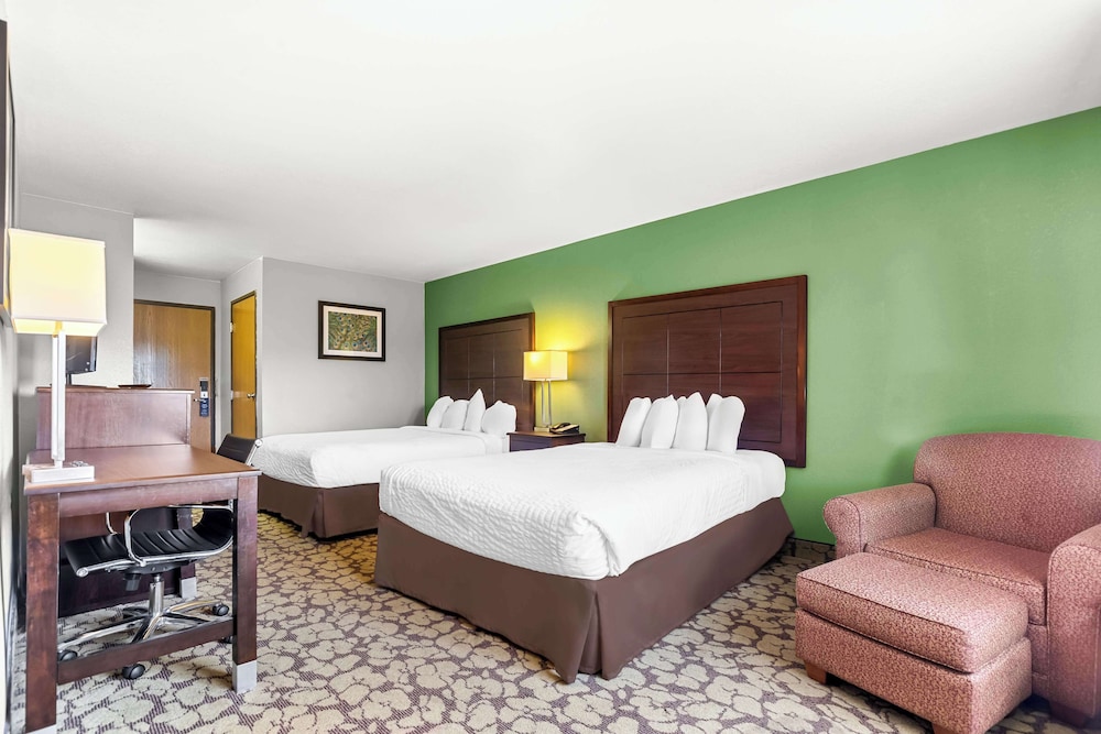SureStay Plus Hotel by Best Western Bettendorf - photo 9