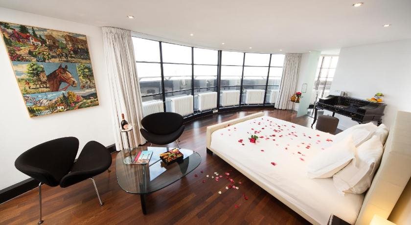 Euromast - carbon neutral hotel in Delfshaven