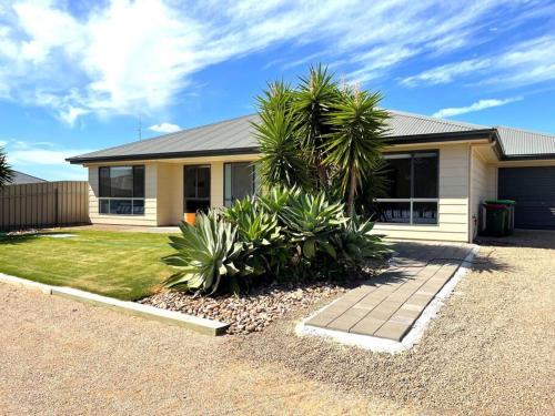 Kobe's Place — 4-Star Luxury Hotel in Moonta Bay, Australia