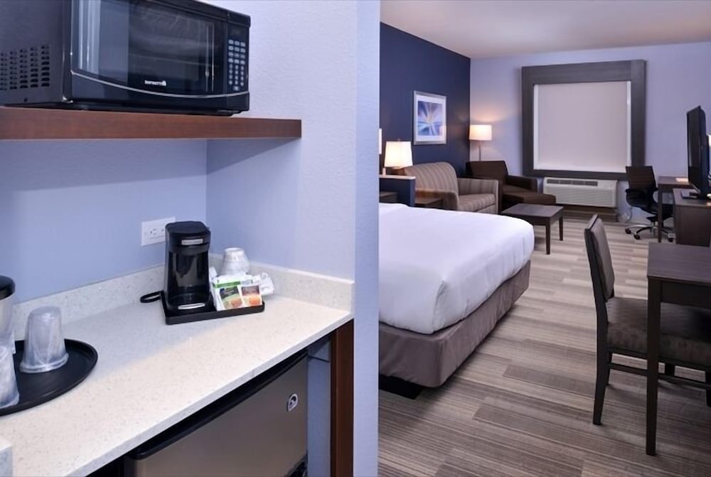 Holiday Inn Express & Suites Loma Linda San Bernardino S by IHG - photo 21