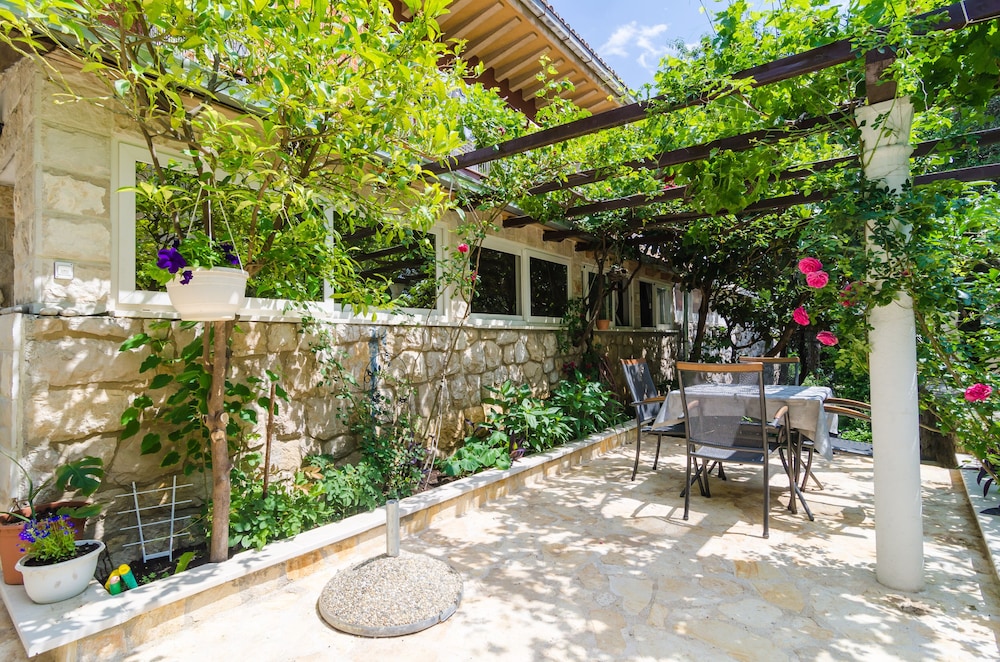 Camelia Luxury Apartments — 4-Star Luxury Hotel in Dubrovnik, Croatia