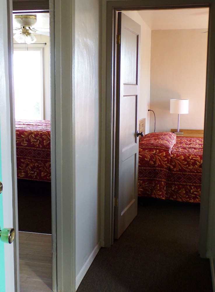 Cypress Tree Motel - photo 26