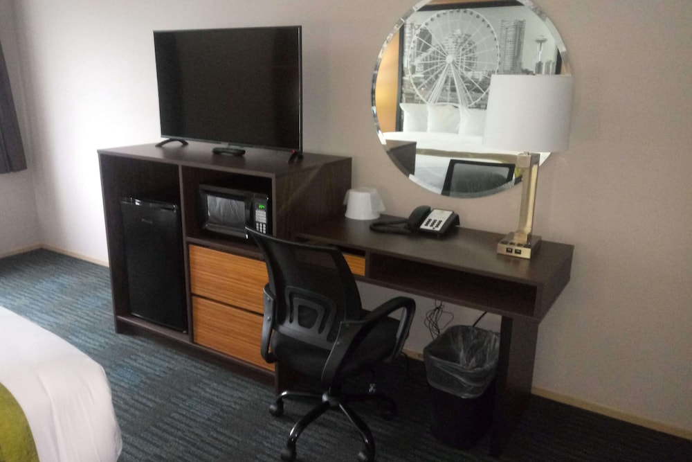 Super 8 Lynnwood - photo 3