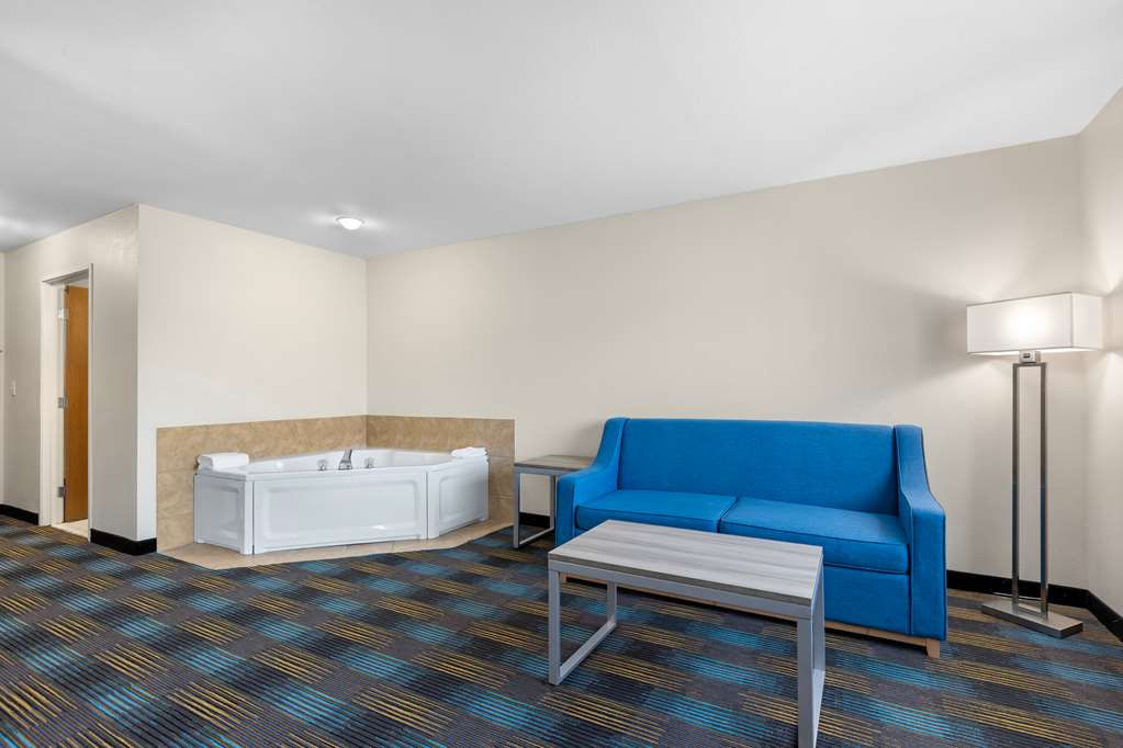 Quality Inn & Suites Fort Madison near Hwy 61 - photo 24