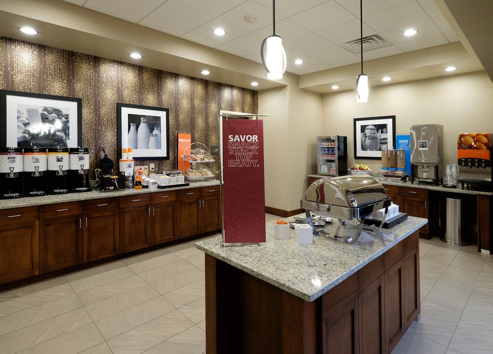 Hampton Inn Green Bay Downtown - photo 55