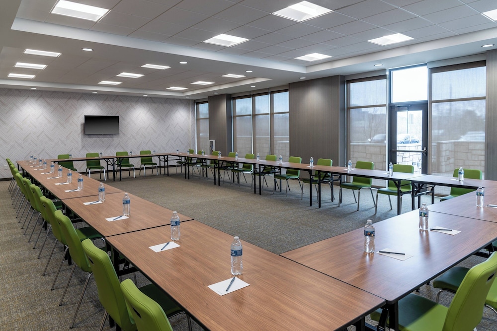 SpringHill Suites by Marriott Overland Park Leawood - photo 32