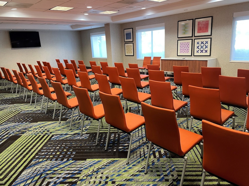 Holiday Inn Express Bluffton at Hilton Head Area by IHG - photo 43