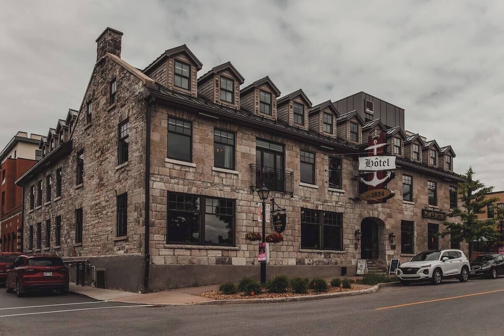 British Hotel And Public House