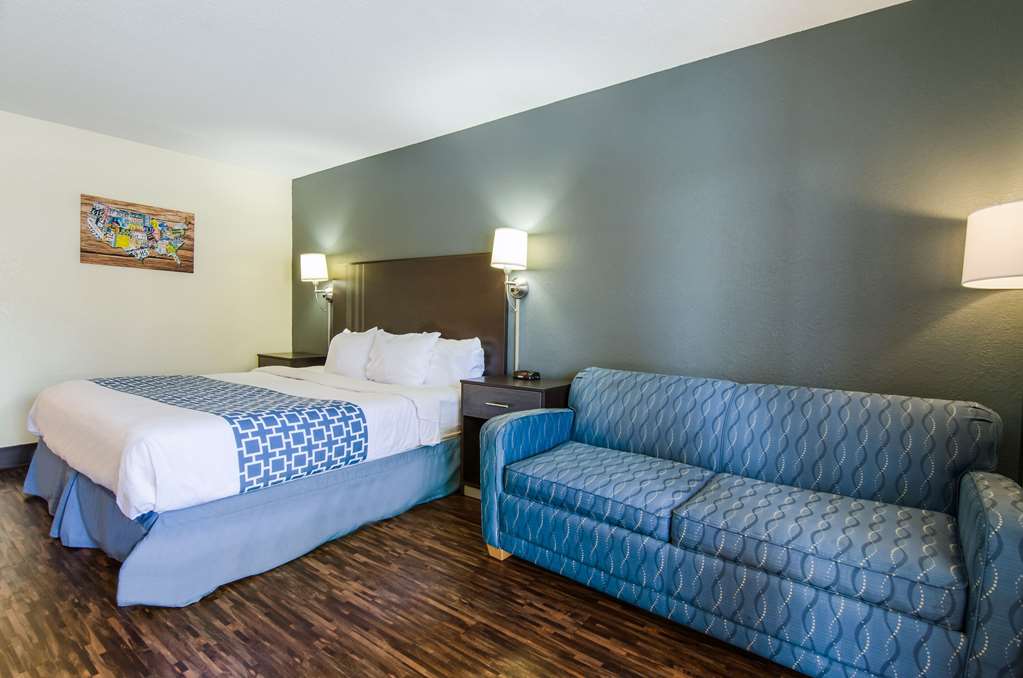 Econo Lodge Near Motor Speedway - photo 7