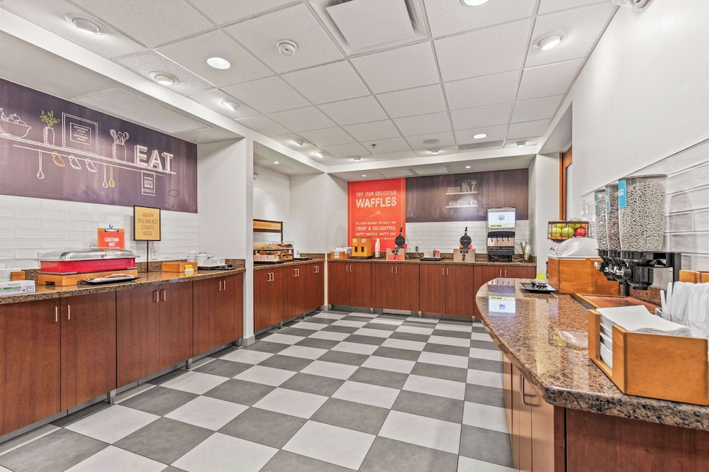 Hampton Inn Denver Northeast Brighton - photo 20